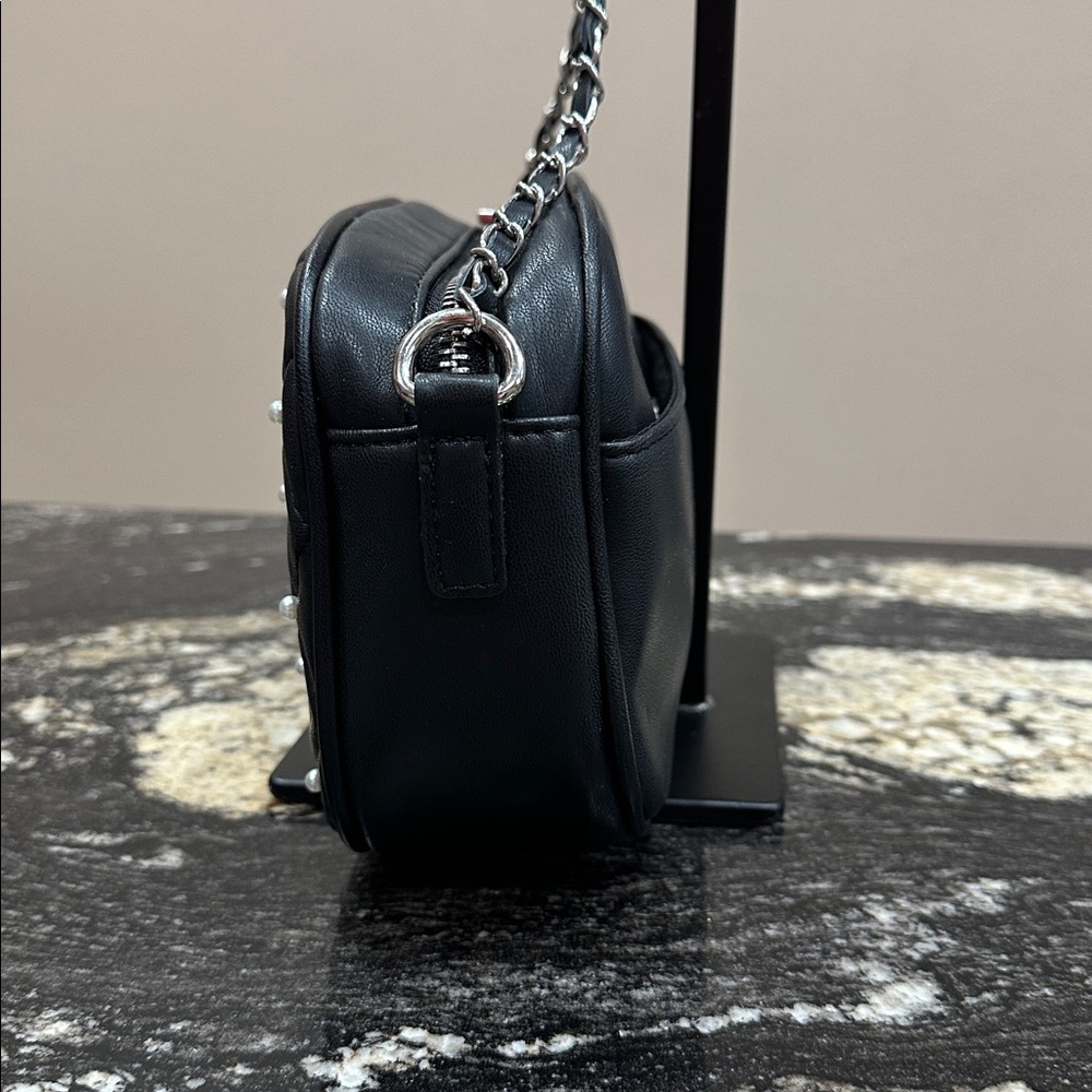 Badgley Mischka Diamond Quilted Camera Bag - Picture 4 of 8